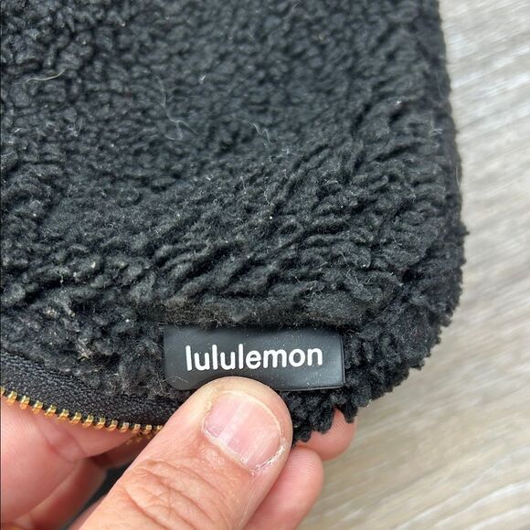 Lululemon Black Sherpa Belt Bag - Picture 8 of 9
